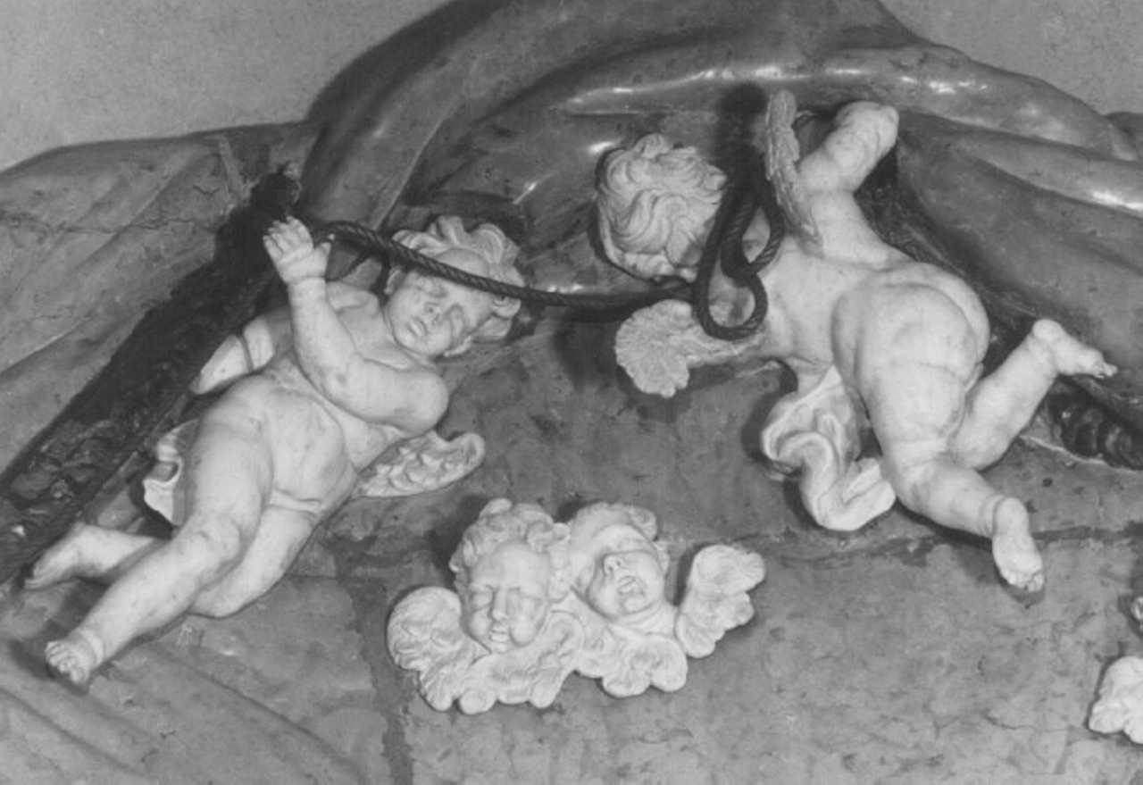 angioletti reggicortina e cherubini (gruppo scultoreo) di Muttoni Lorenzo (attribuito) (sec. XVIII)