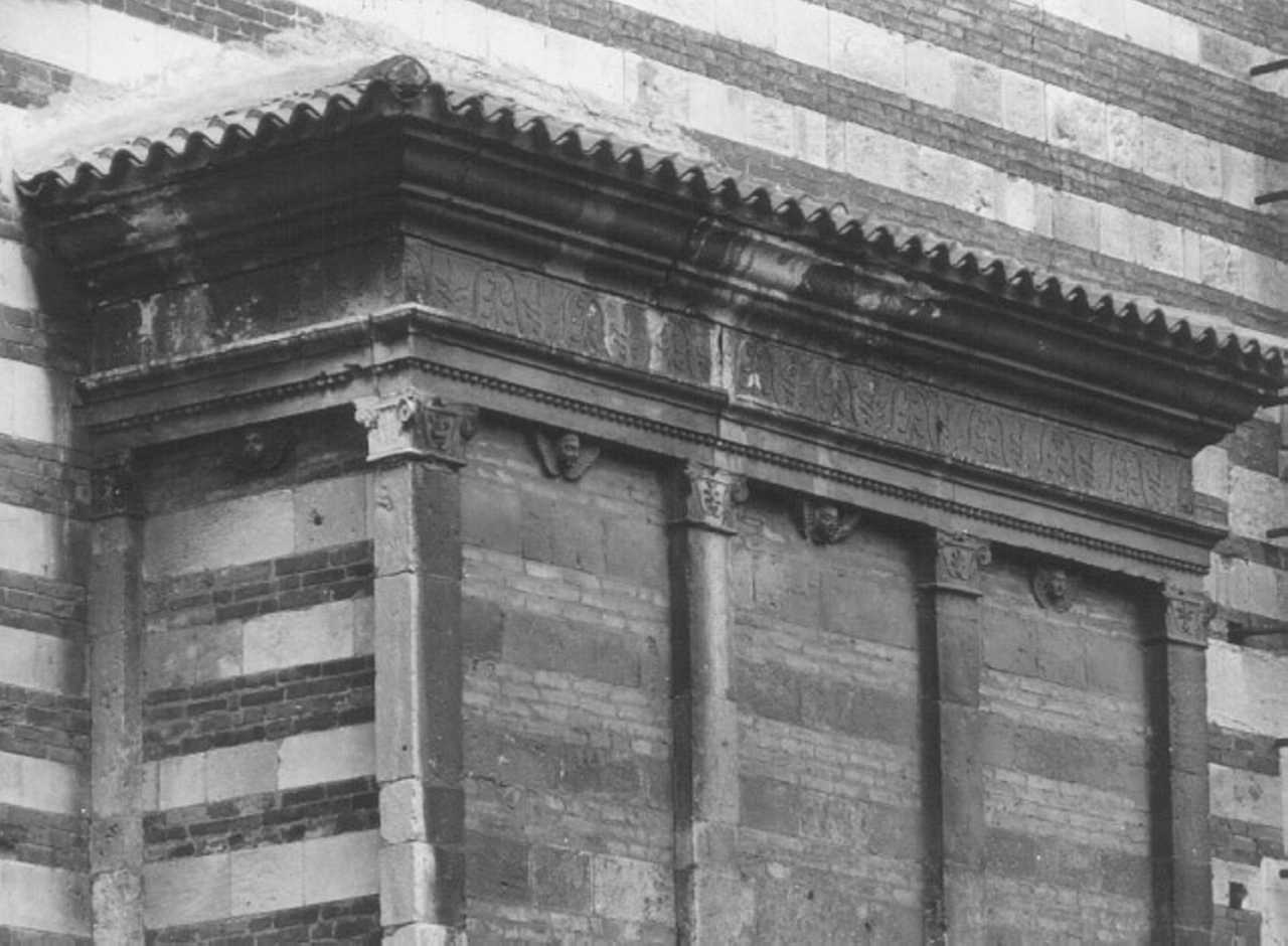 motivi decorativi vegetali (rilievo) - ambito veneto (sec. XV)