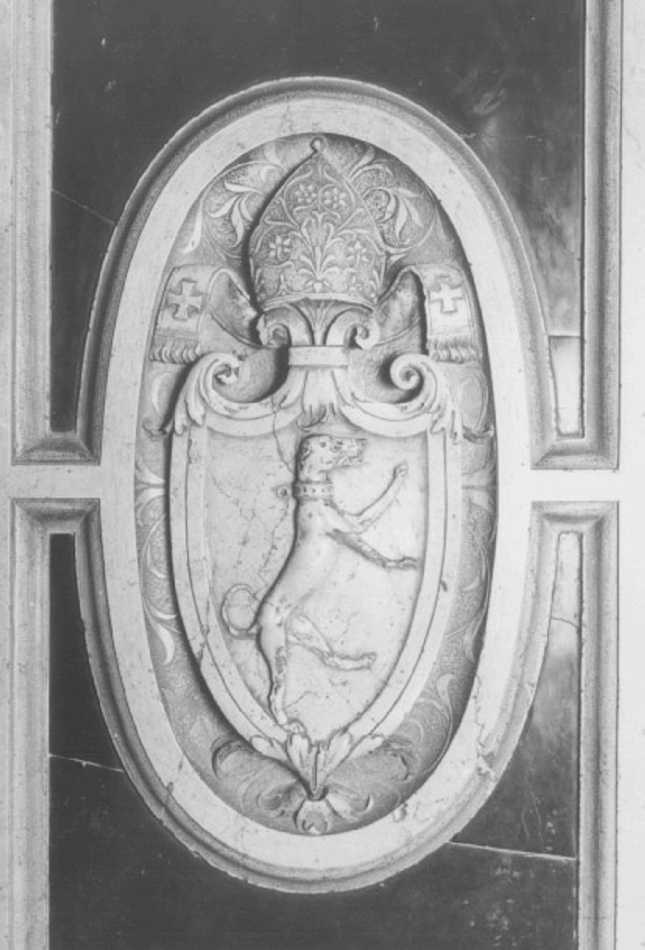 stemma cardinalizio (rilievo) di Sanmicheli Michele (attribuito) (sec. XVI)