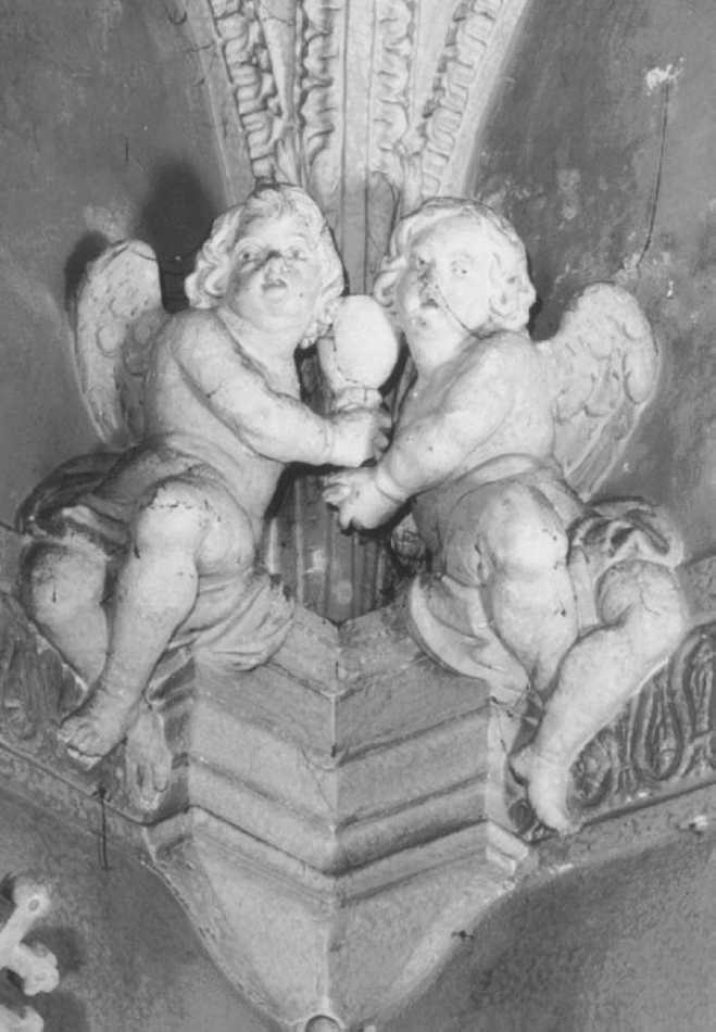 angeli adoranti il calice eucaristico (gruppo scultoreo) - ambito veronese (sec. XVII)