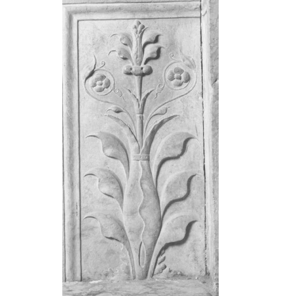 motivo decorativo fitomorfo (rilievo, elemento d'insieme) di Maestro Modesto (attribuito) (secc. XV/ XVI)