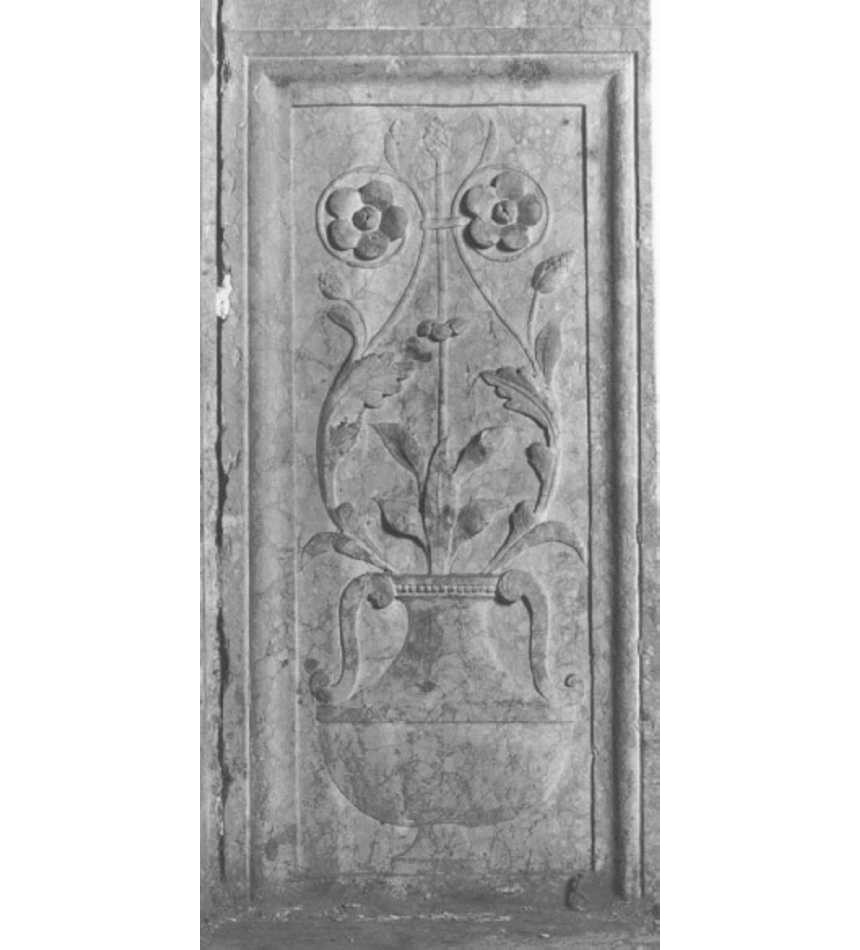 vaso con fiori (rilievo, elemento d'insieme) di Maestro Modesto (attribuito) (secc. XV/ XVI)