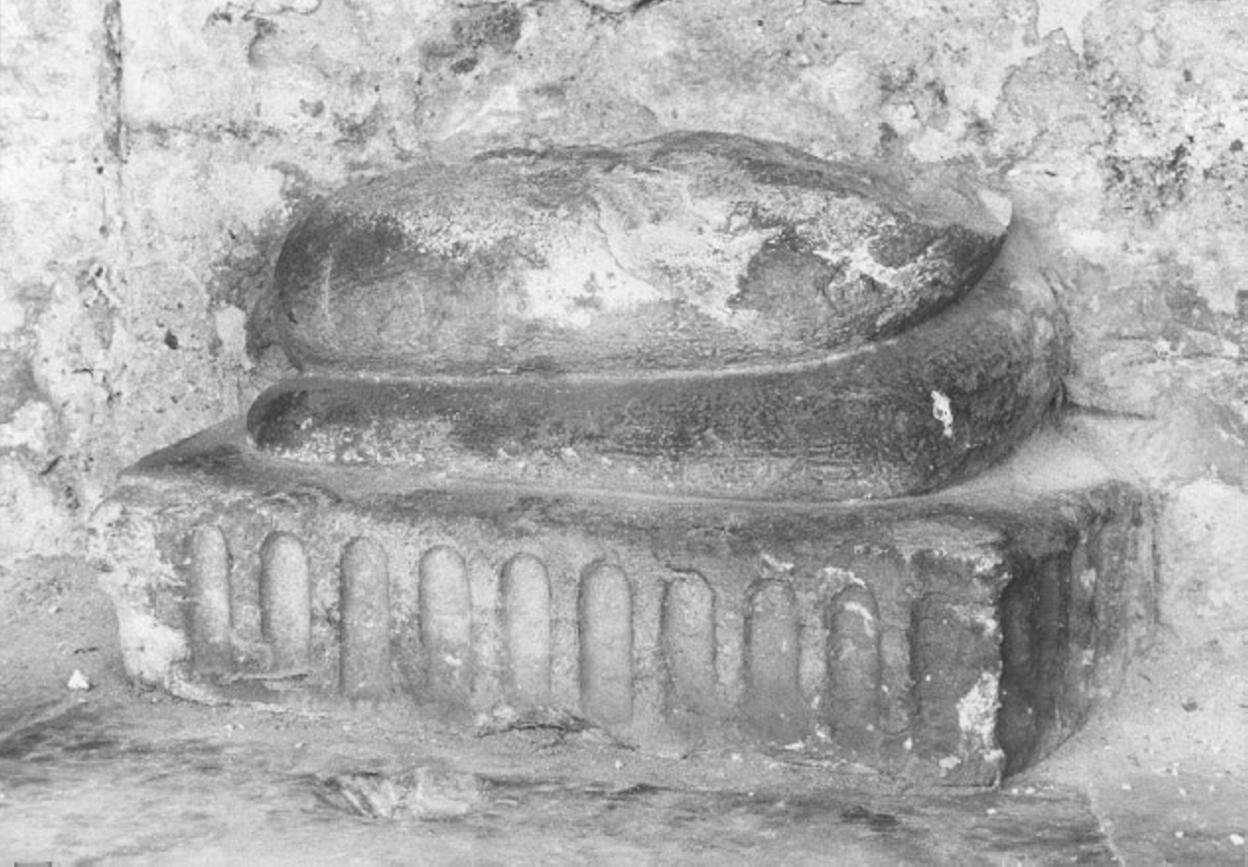 base di colonna, frammento - bottega veronese (sec. XIV)