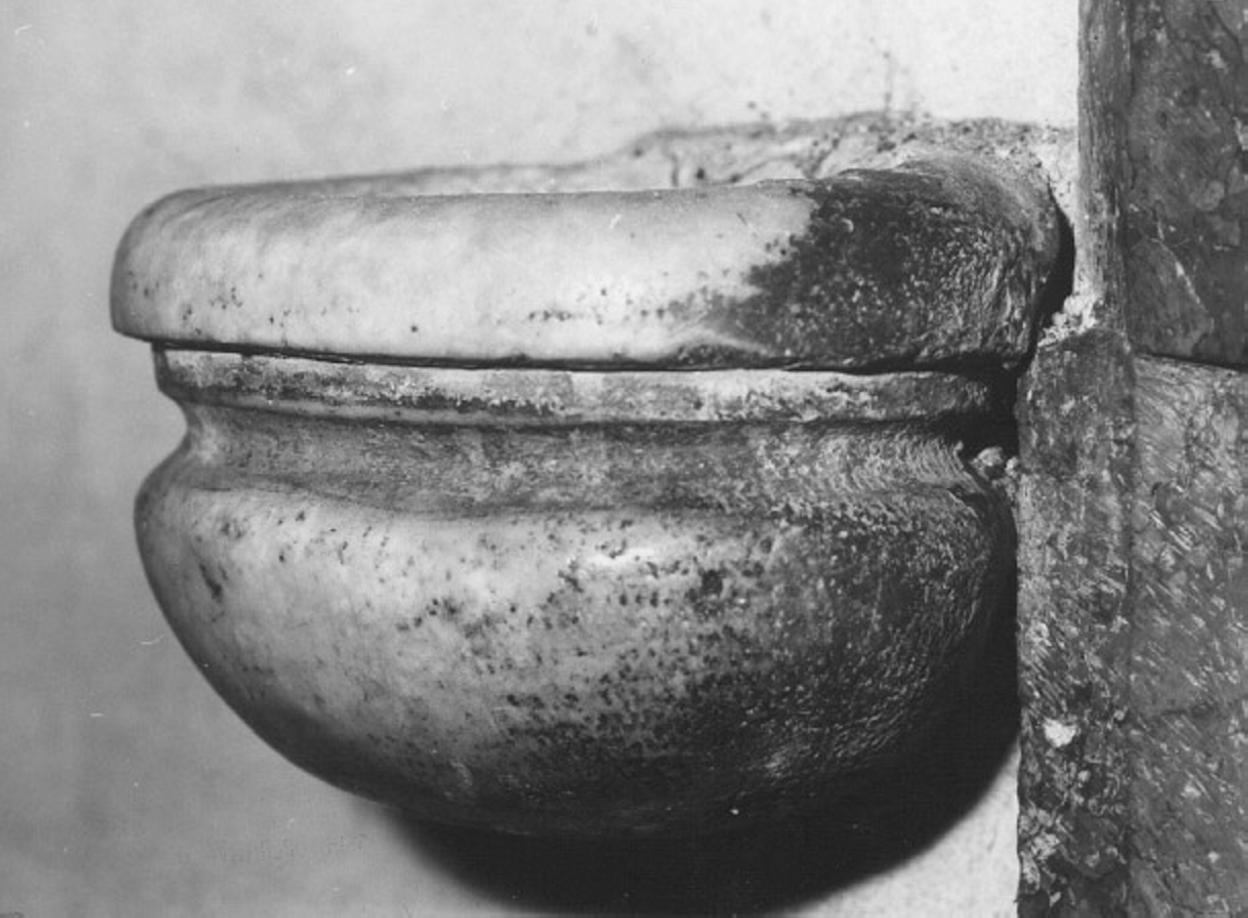 acquasantiera da parete - ambito veronese (sec. XVII)