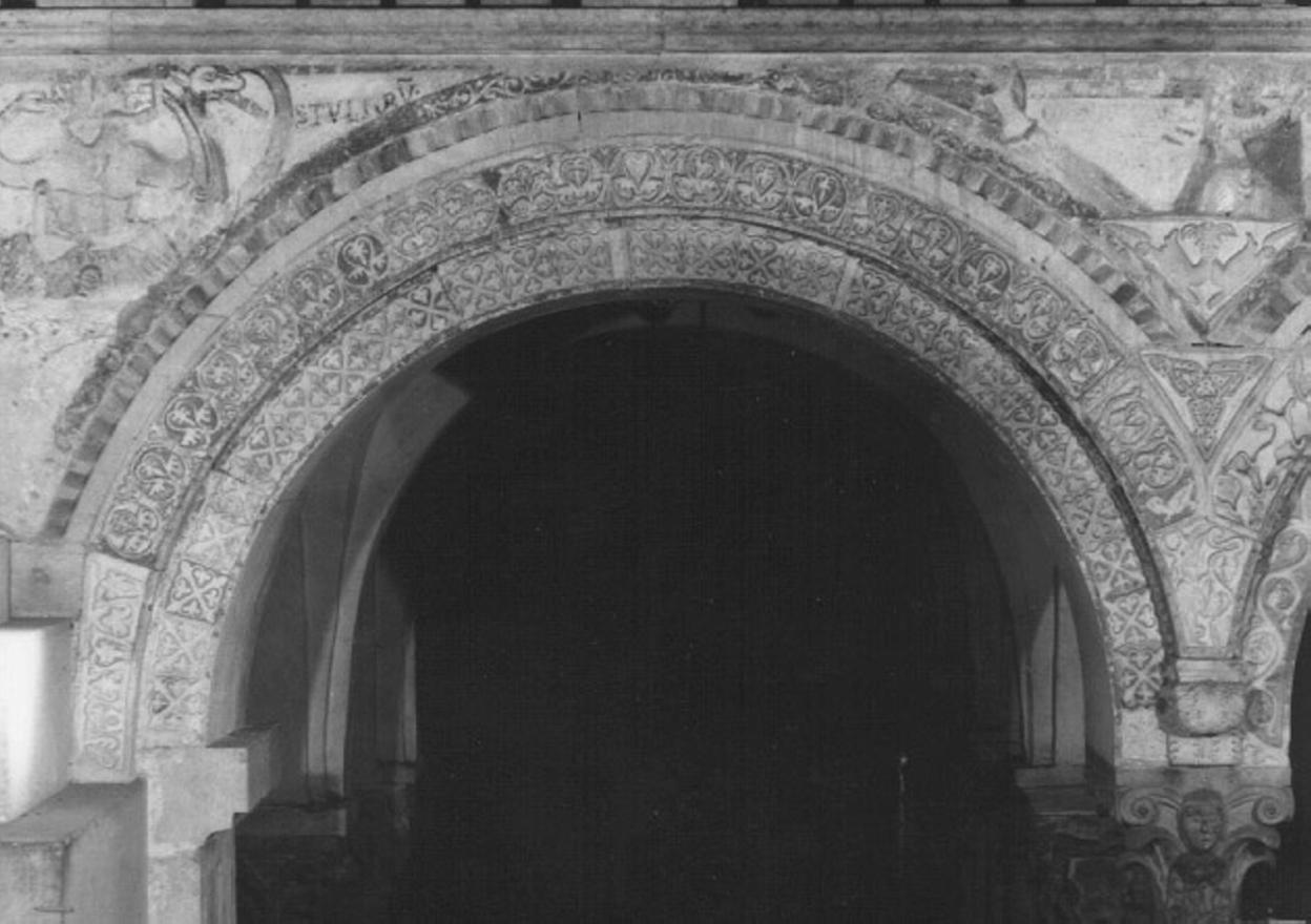 motivi decorativi vegetali (rilievo, elemento d'insieme) di Adamino Da San Giorgio (primo quarto sec. XIII)