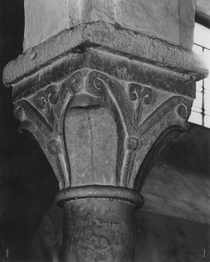 capitello, elemento d'insieme di Adamino Da San Giorgio (bottega) (primo quarto sec. XIII)