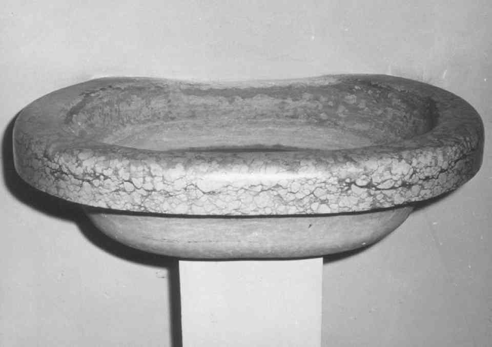 acquasantiera da parete, serie - ambito veronese (secc. XVII/ XVIII)