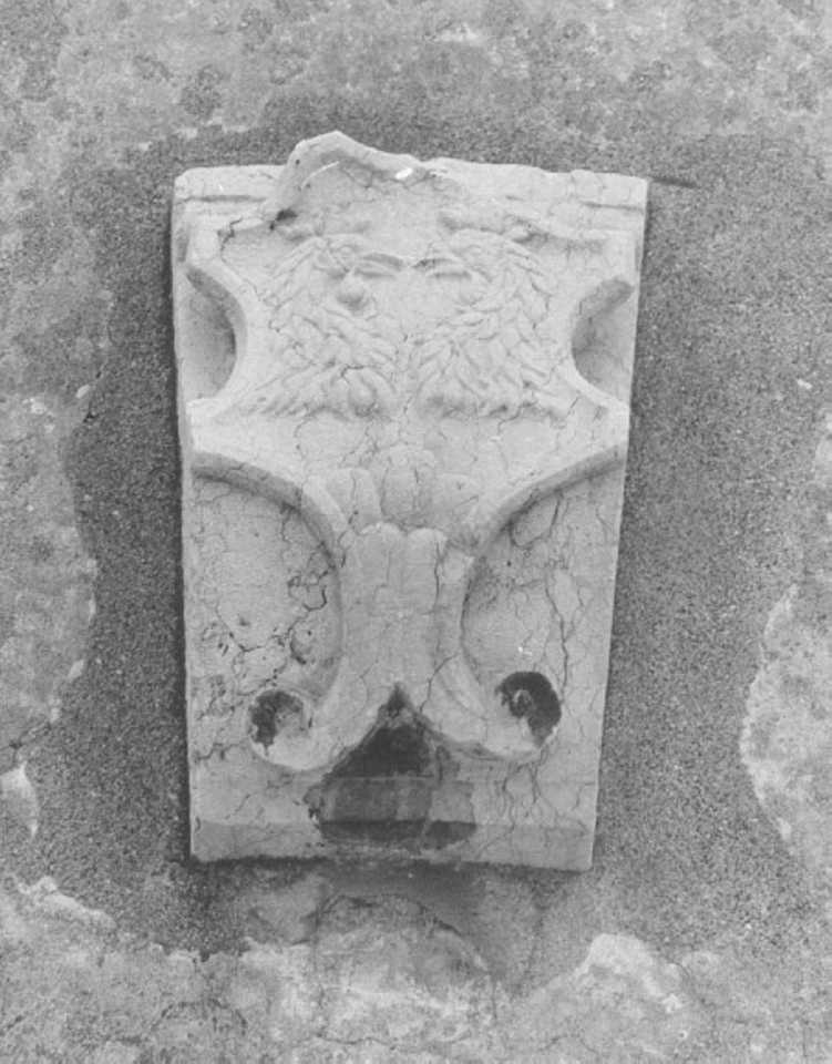 stemma gentilizio (rilievo) - ambito veronese (sec. XVIII)