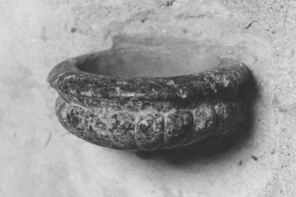 acquasantiera - ambito veneto (sec. XVI)