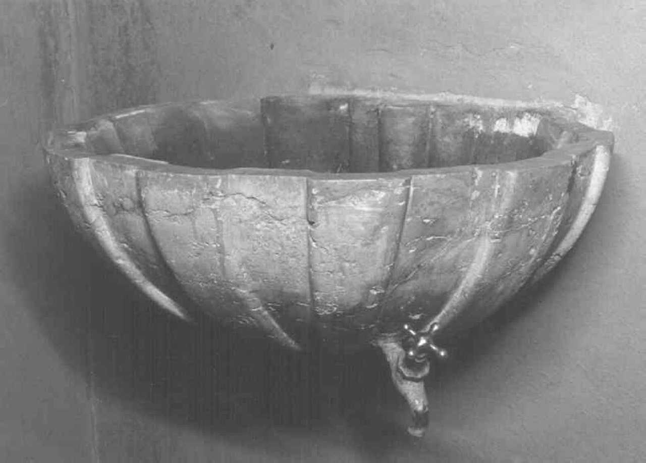 acquasantiera da parete - ambito veneto (sec. XVI)