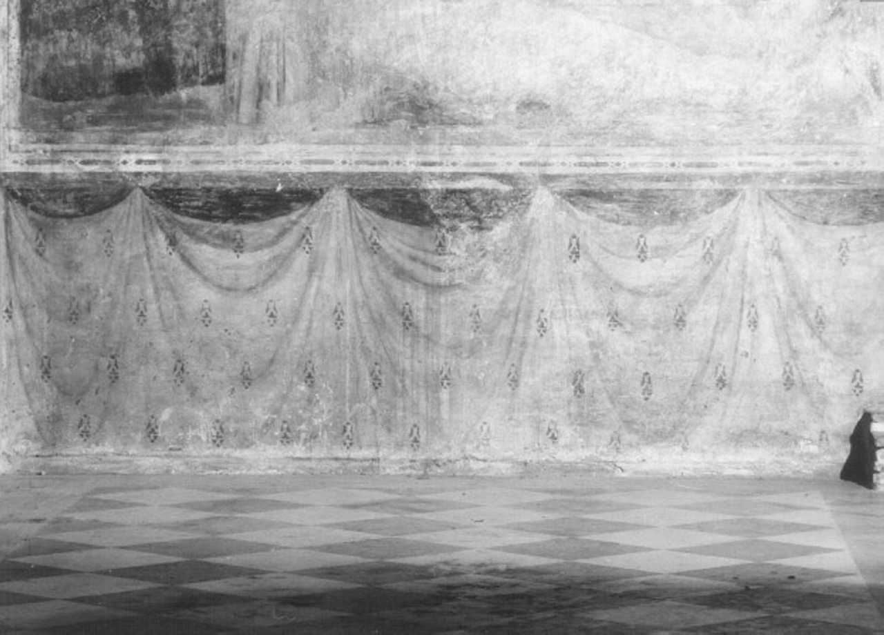 motivi decorativi a finti tendaggi (dipinto) - ambito veneto (metà sec. XIV)