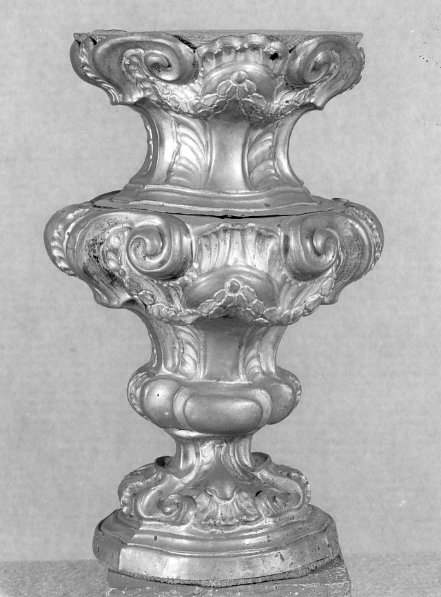 vaso d'altare con composizione floreale - ambito veneto (seconda metà sec. XVIII)