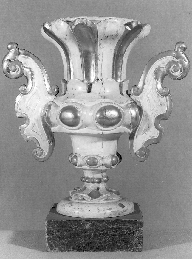 vaso d'altare con composizione floreale - ambito veneto (seconda metà sec. XVIII)