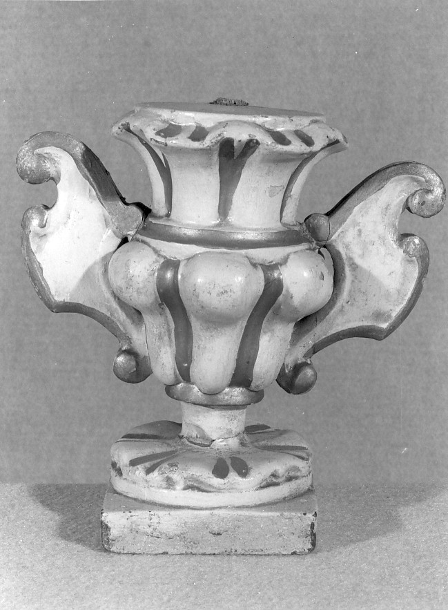 vaso d'altare con composizione floreale - ambito veneto (seconda metà sec. XVIII)