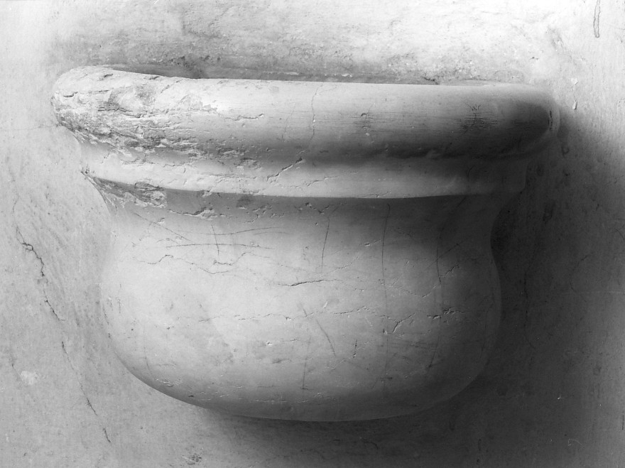 acquasantiera da parete - ambito veneto (ultimo quarto sec. XIX)