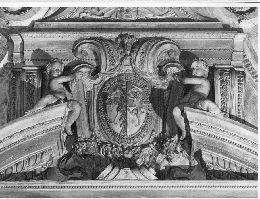 stemma gentilizio (rilievo) di Vittoria Alessandro (cerchia) (sec. XVI)