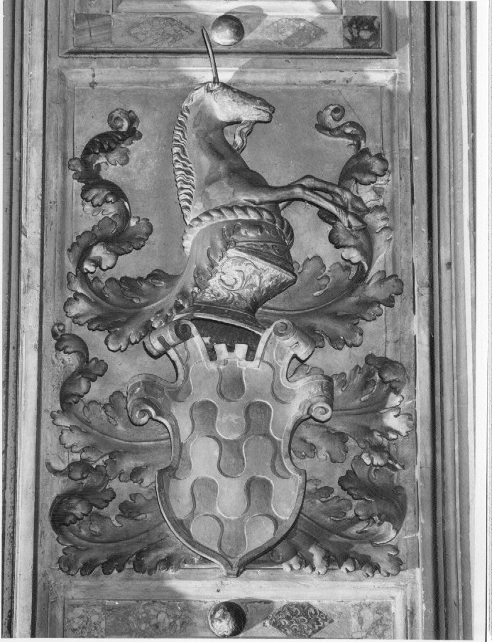 stemma gentilizio (rilievo) di Giovanni Di Giacomo Da Porlezza (attribuito), Pittoni Girolamo Da Lumignano (attribuito) (sec. XVI)