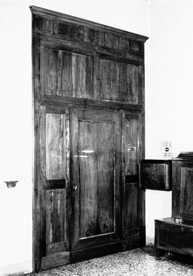 armadio - a muro - ambito vicentino (seconda metà sec. XIX)