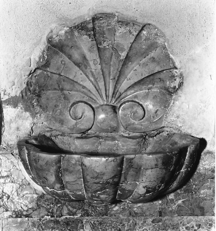 acquasantiera da parete - ambito veronese (seconda metà, prima metà sec. XVII, sec. XVIII)