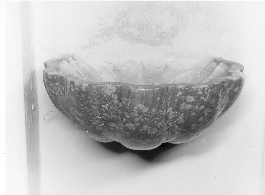 acquasantiera da parete - ambito veronese (fine/inizio secc. XVIII/ XIX)