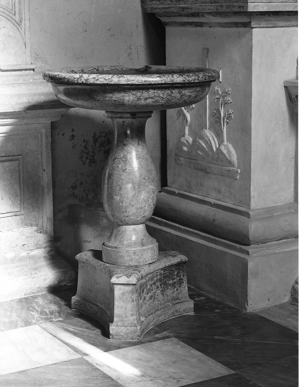 acquasantiera - a fusto - ambito veneto (sec. XVII)