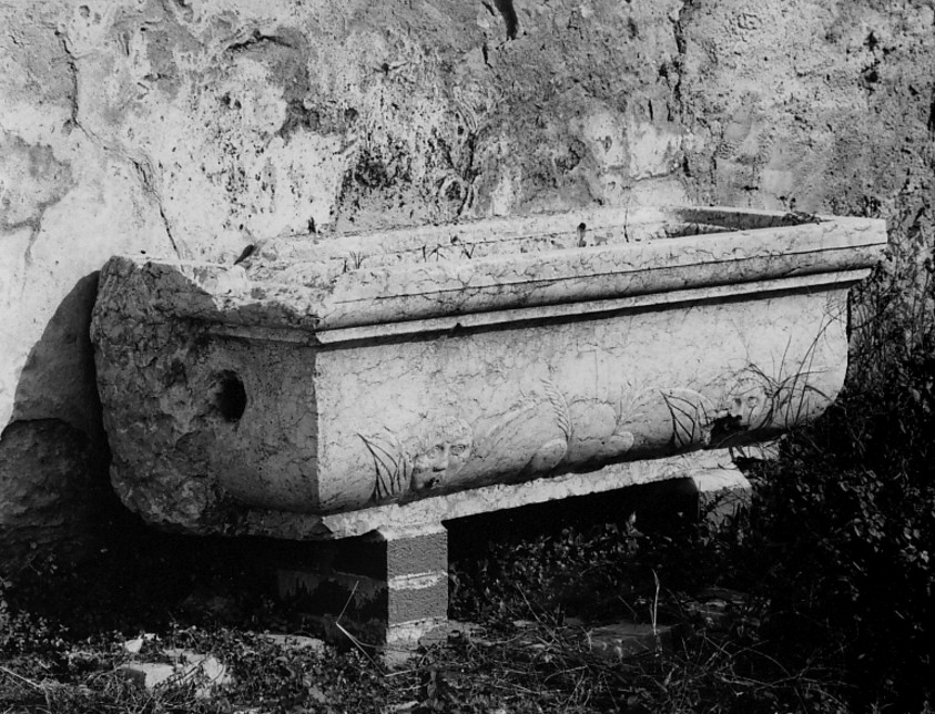 lavabo da sacrestia - ambito veneto (secc. XV/ XVI)