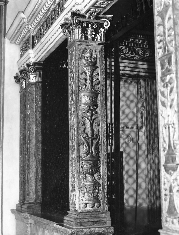 motivi decorativi a candelabra (rilievo) - ambito veneto (secc. XV/ XVI)