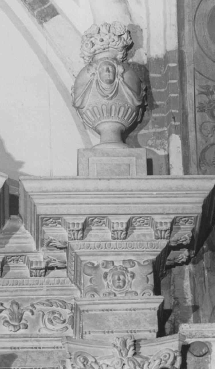 anfora (scultura) di Albanese Francesco (scuola) (sec. XVI)