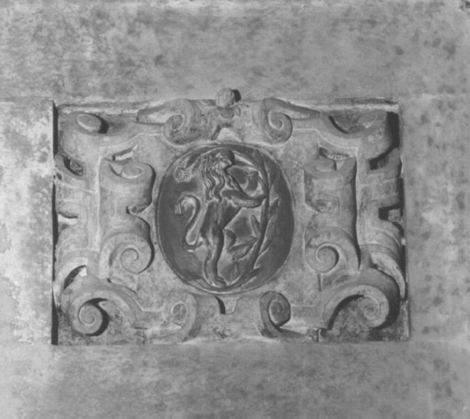leone rampante (rilievo) di Albanese Francesco (attribuito) (sec. XVI)