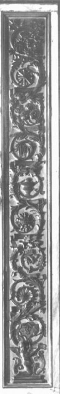 motivi decorativi a candelabra (rilievo) di Forlati Ferdinando (sec. XX)
