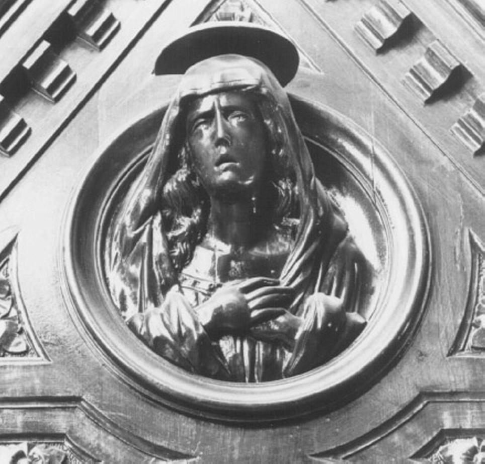 Madonna (rilievo, elemento d'insieme) di Chemello Ferruccio (sec. XX)