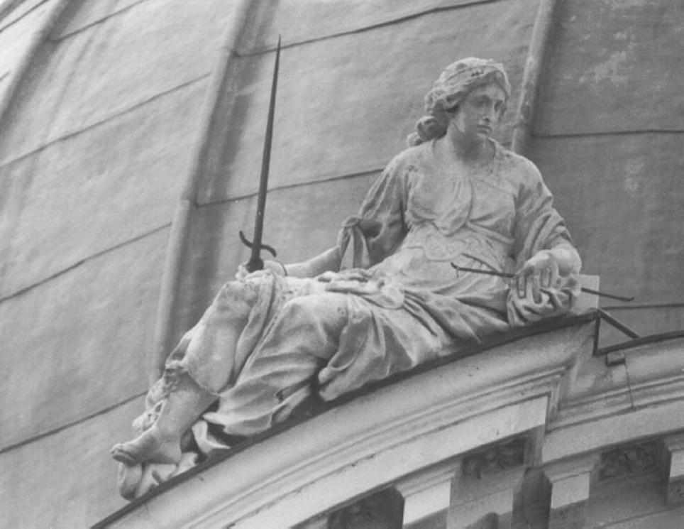 allegoria della Giustizia (statua, elemento d'insieme) di Marinali Orazio (attribuito) (secc. XVII/ XVIII)