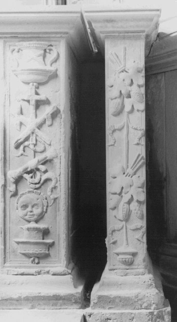 motivi decorativi a candelabra (rilievo) di Giovanni Di Giacomo Da Porlezza (bottega) (secc. XV/ XVI)