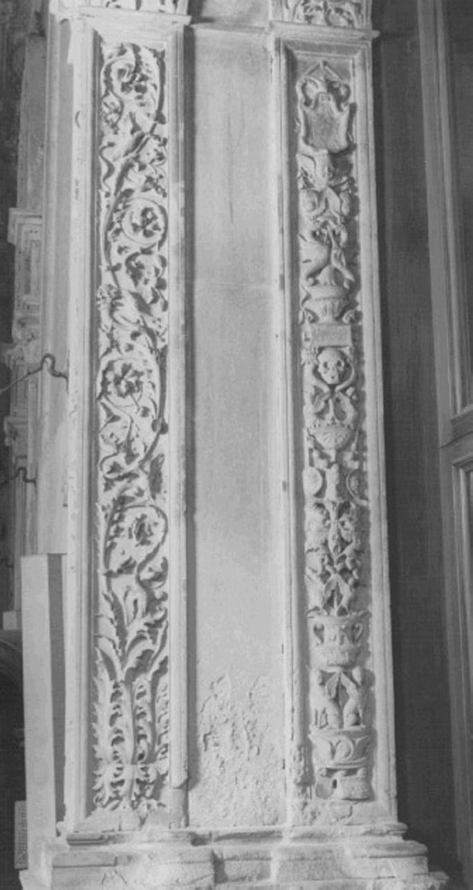 motivi decorativi a candelabra (rilievo) di Giovanni Di Giacomo Da Porlezza (bottega) (secc. XV/ XVI)