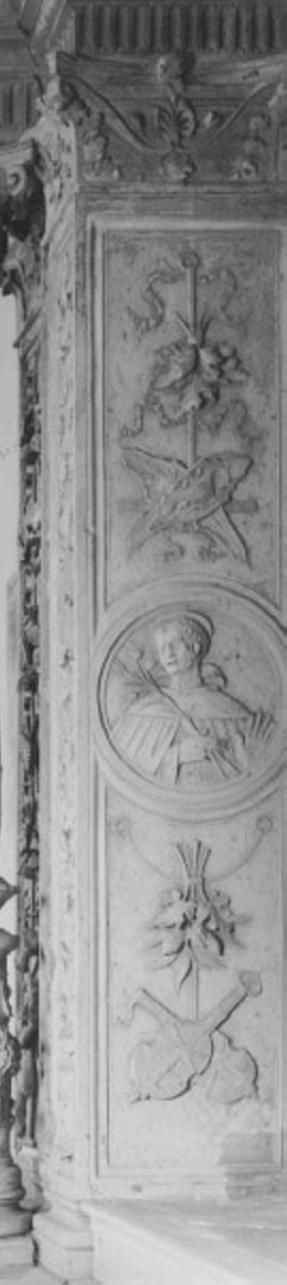 motivi decorativi a girali vegetali (pilastro, serie) di Pittoni Girolamo Da Lumignano (maniera), Rocco Da Vicenza (maniera), Lombardo Pietro (maniera) (sec. XVI)