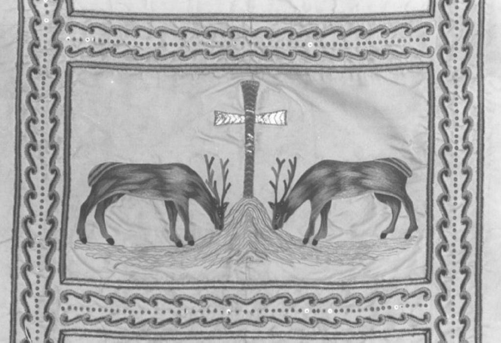 cervi e croce (decorazione a ricamo) - manifattura italiana (fine/inizio secc. XIX/ XX)