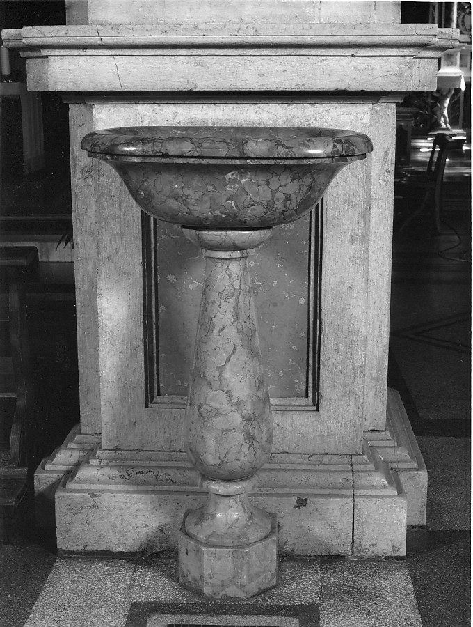 acquasantiera - a fusto - ambito veronese (sec. XVIII)