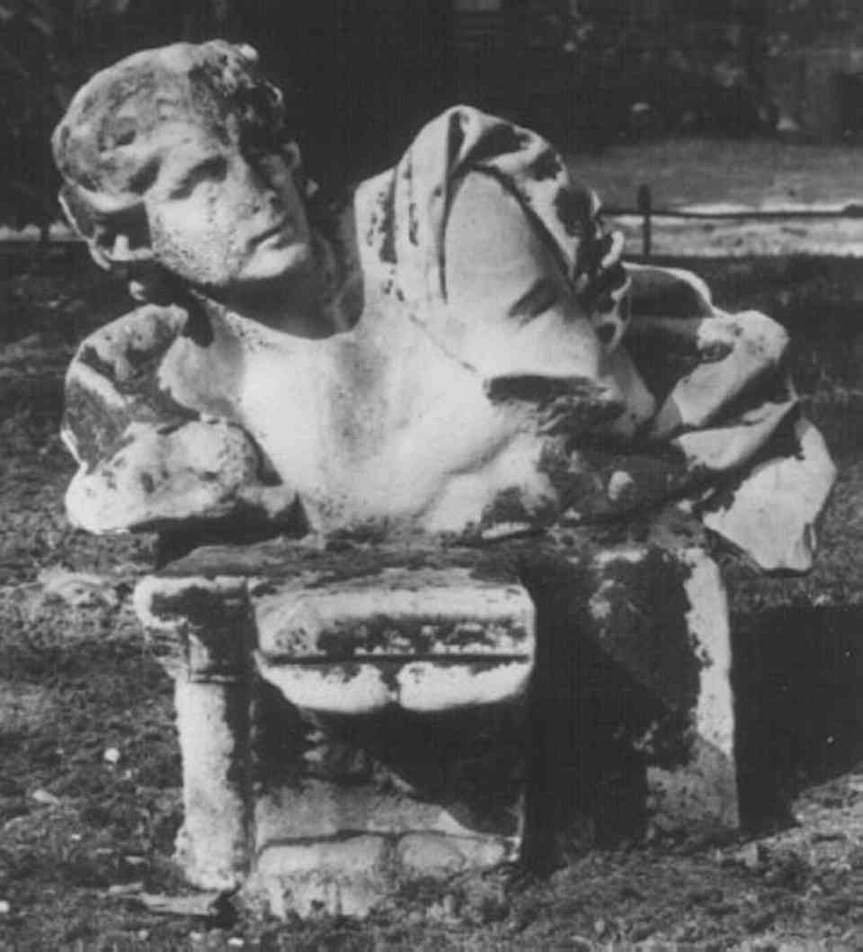 figura maschile distesa (statua, frammento) - bottega veneta (sec. XVIII)