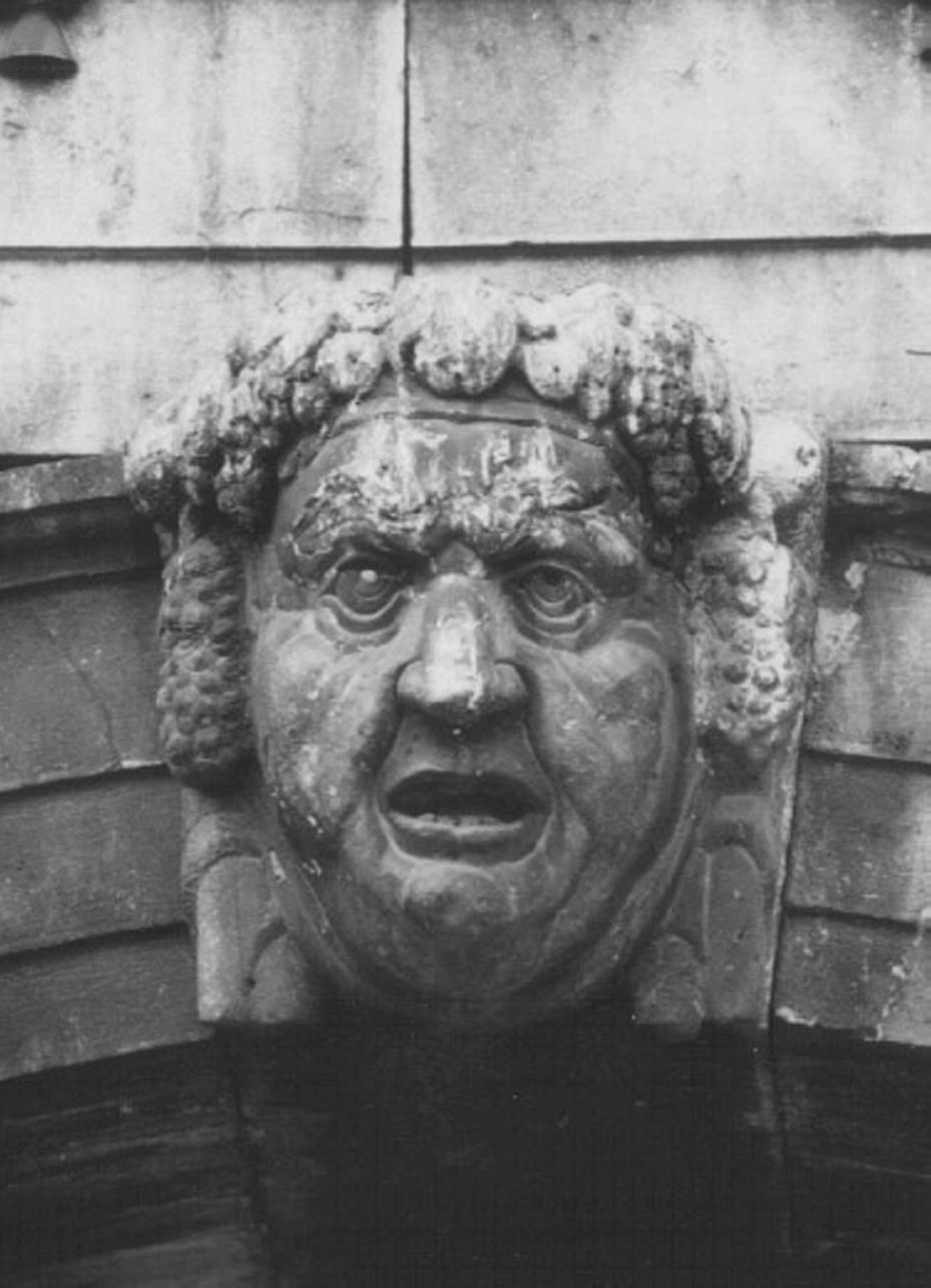 testa d'uomo (rilievo) di Albanese Francesco (sec. XVI)