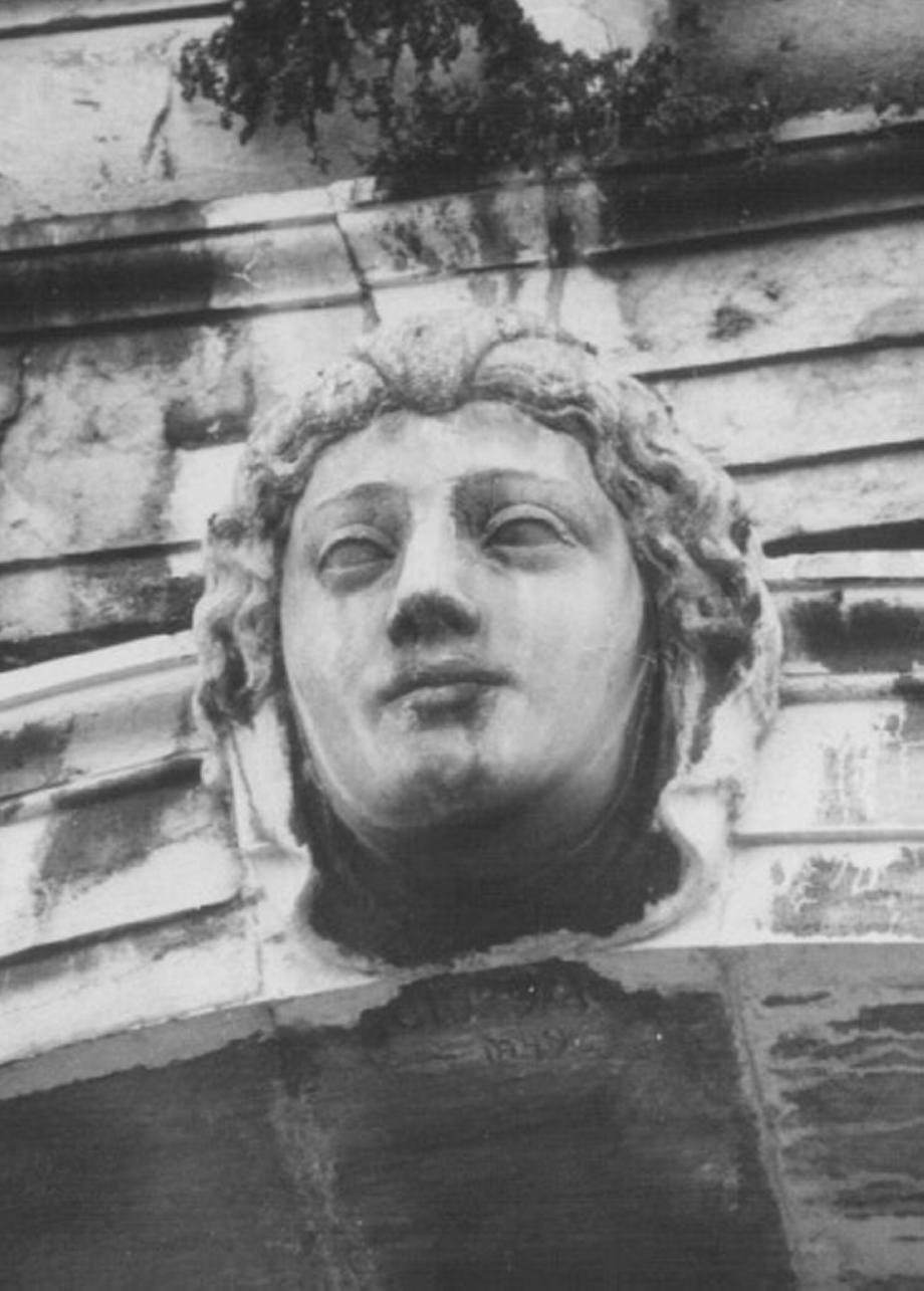 testa di donna (rilievo) di Albanese Giovanni Battista (sec. XVI)