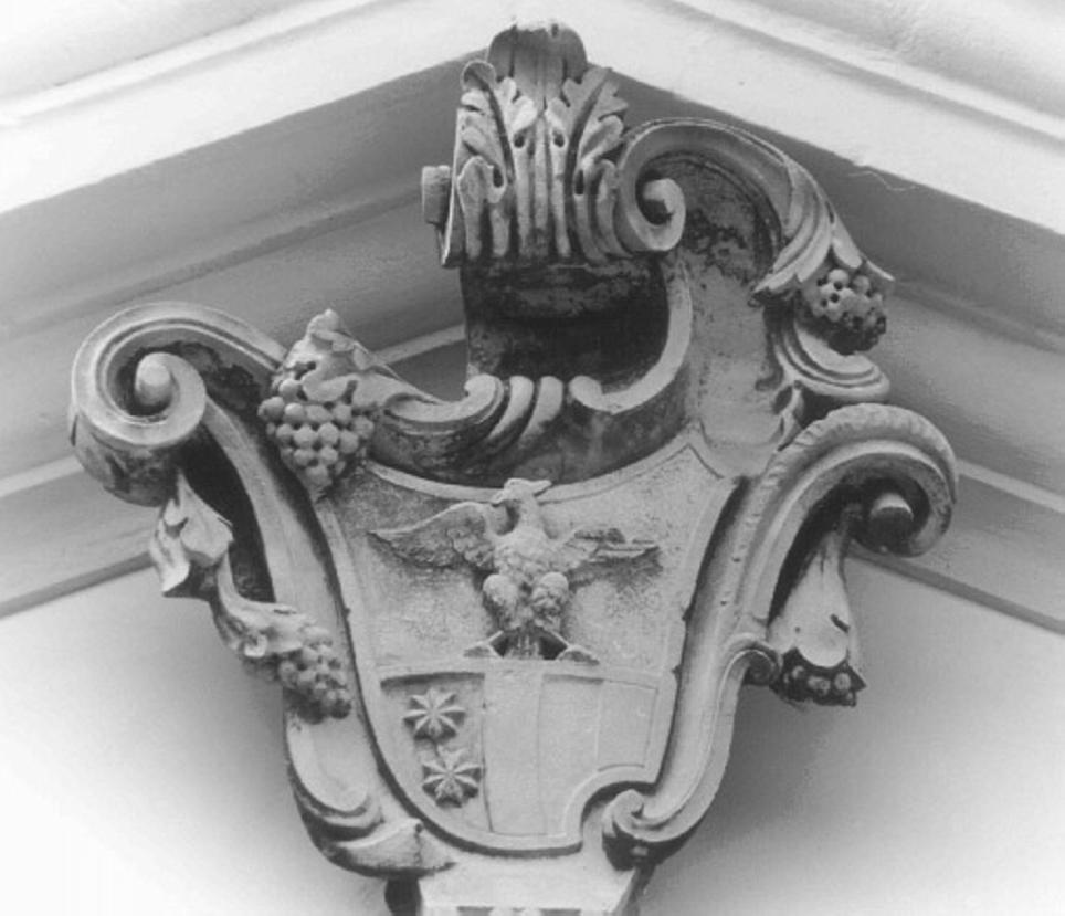 stemma gentilizio (rilievo) - ambito veneto (secc. XVIII/ XIX)