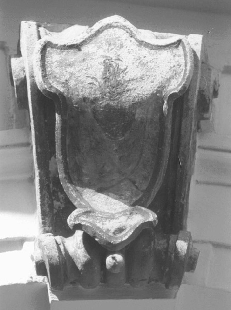 stemma gentilizio (rilievo) - ambito veneto (secc. XVIII/ XIX)