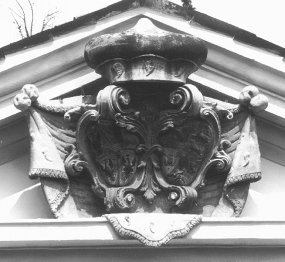 stemma gentilizio (rilievo) - ambito veneto (secc. XVIII/ XIX)