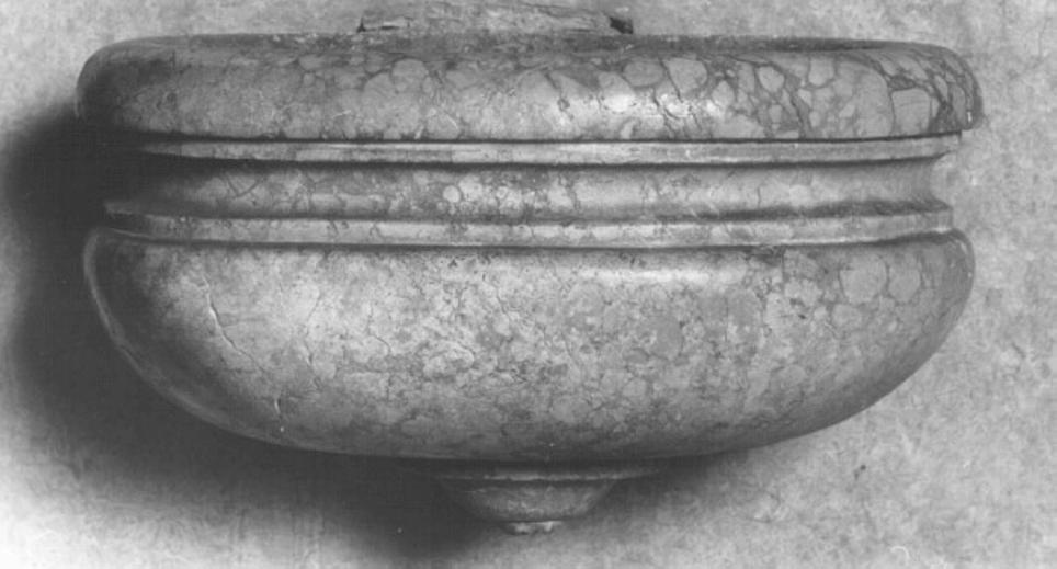acquasantiera da parete - ambito veneto (ultimo quarto sec. XVII)