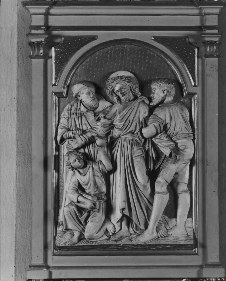 stazione X: Gesù spogliato e abbeverato di fiele (rilievo) - ambito veneto (primo quarto sec. XX)