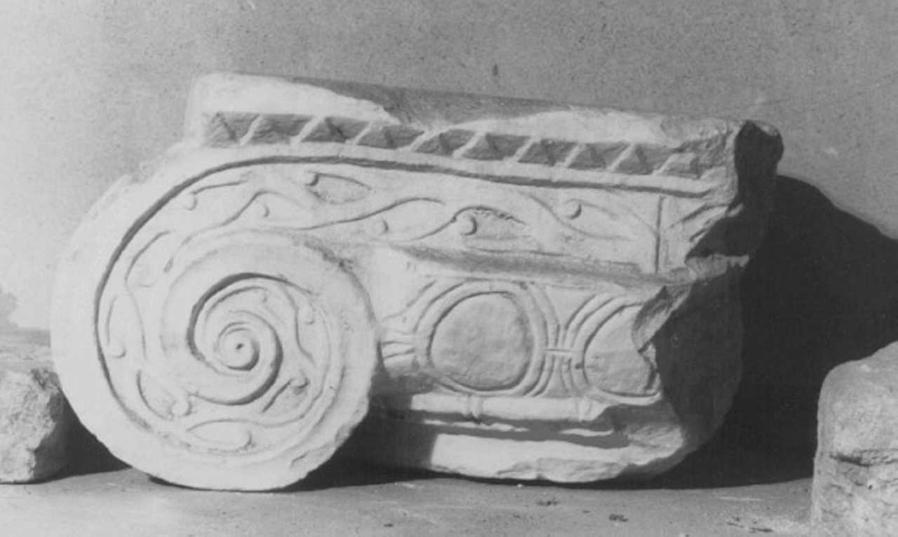 capitello ionico, frammento - ambito vicentino (sec. I)