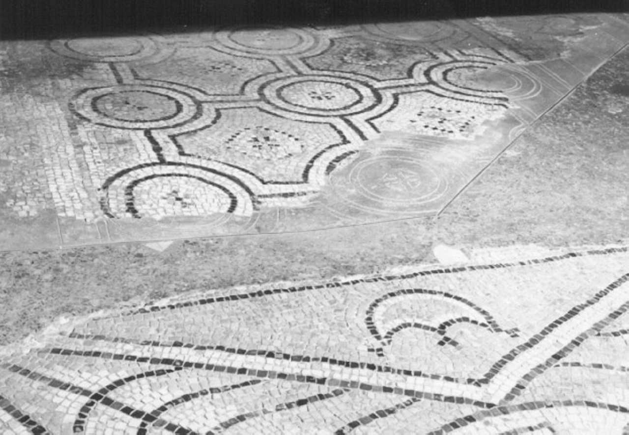 motivi decorativi geometrici (pavimento, frammento) - ambito vicentino (sec. V)