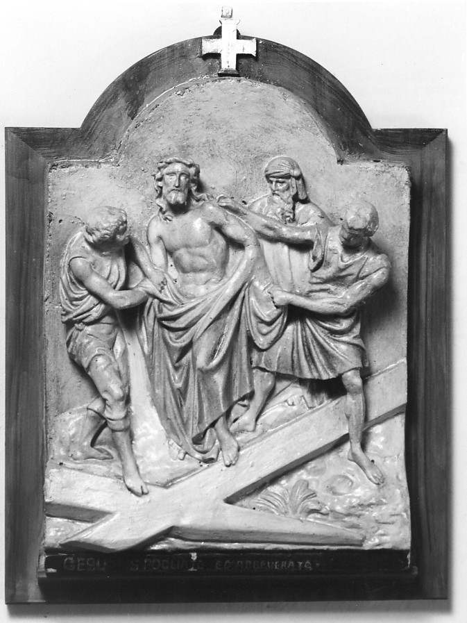 stazione X: Gesù spogliato e abbeverato di fiele (rilievo) - ambito veneto (primo quarto sec. XIX)