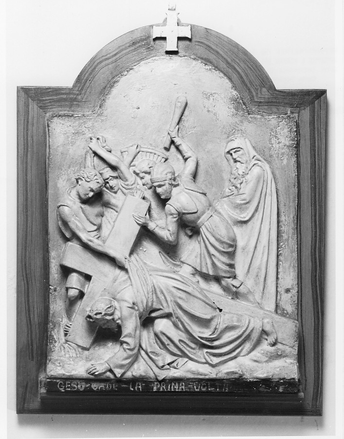 stazione III: Gesù cade sotto la croce la prima volta (rilievo) - ambito veneto (primo quarto sec. XIX)