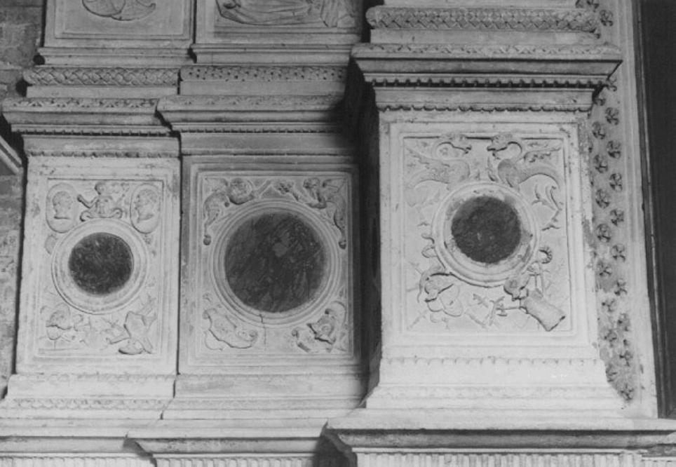 animali fantastici con satiri alati e figura femminile (rilievo, serie) di Giacomo Di Giacomo Da Porlezza detto Pedemuro (bottega) (inizio sec. XVI)